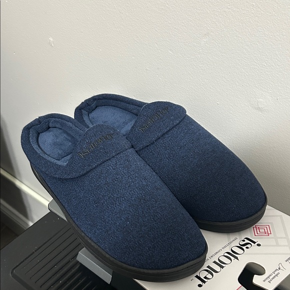 ISOTONER Men’s Gel-Infused  Slippers – Size 11-12 - Picture 3 of 7